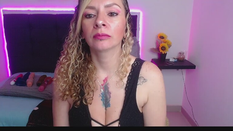 ThamaraLopex's Streamate show and profile