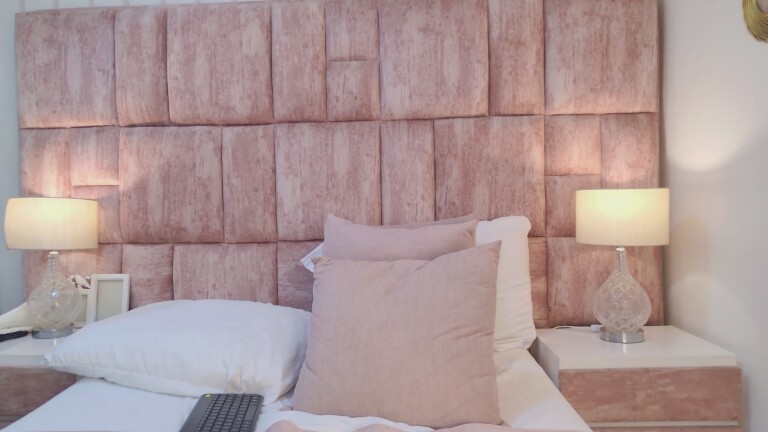 LianaHassan's Streamate show and profile