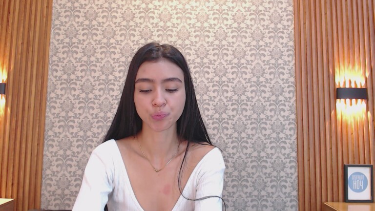 Charlotte_18's Streamate show and profile