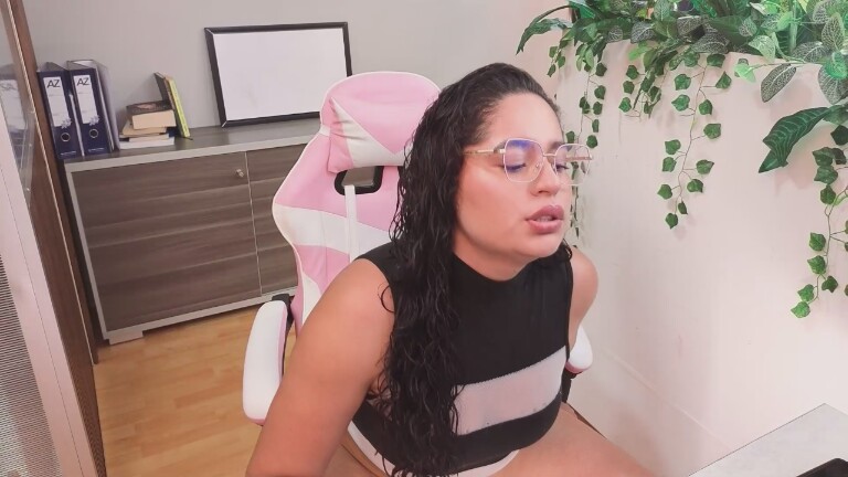 SharaThomas's Streamate show and profile