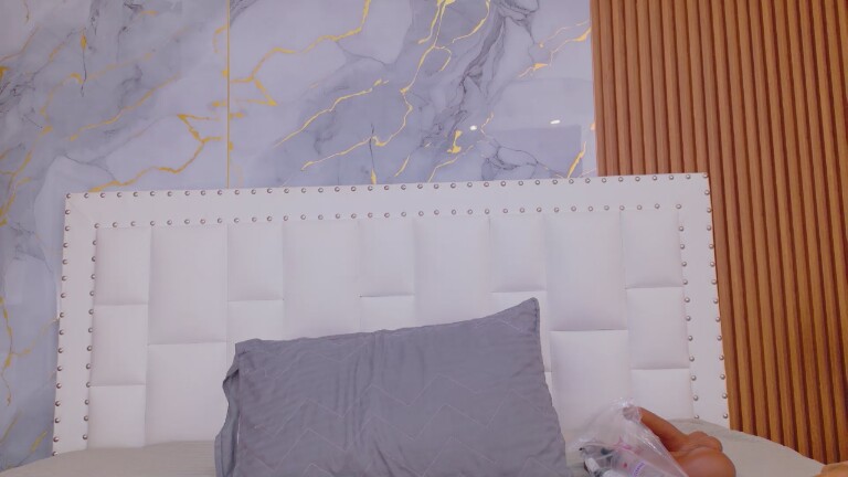 sasshhaaa's Streamate show and profile