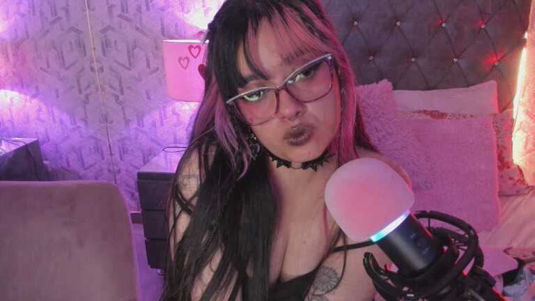 MaddieWaves's Streamate show and profile
