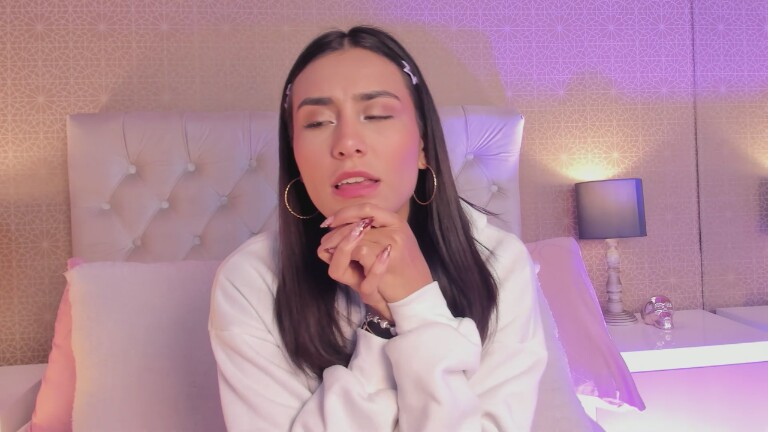 KatieeGomez's Streamate show and profile