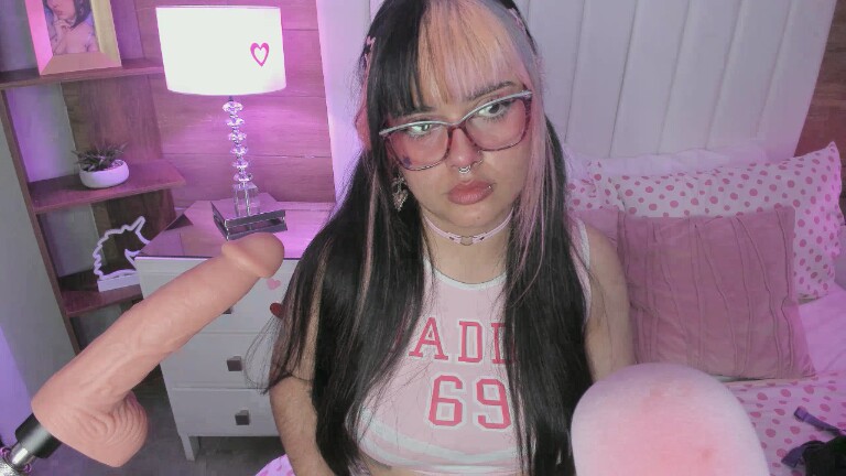 MaddieWaves's Streamate show and profile