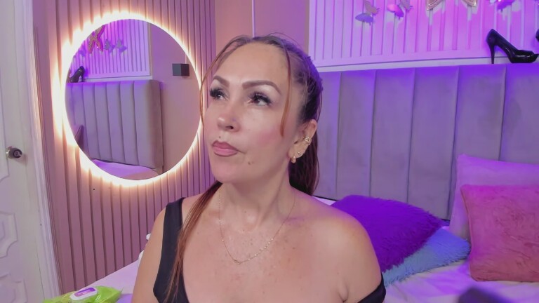 beautymilf40's Streamate show and profile