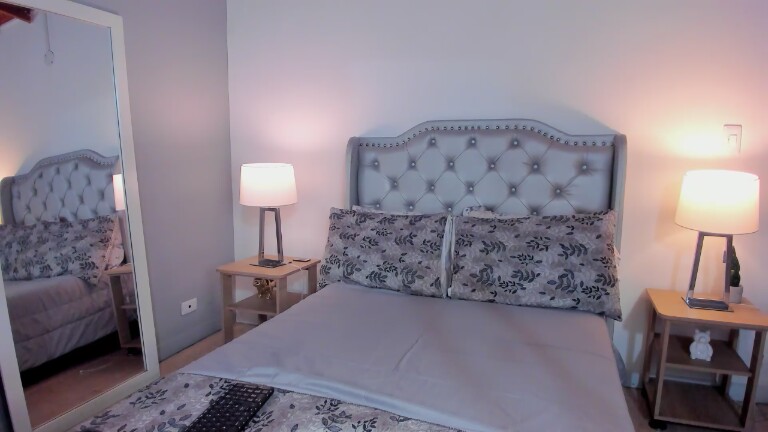 NiaMoon's Streamate show and profile