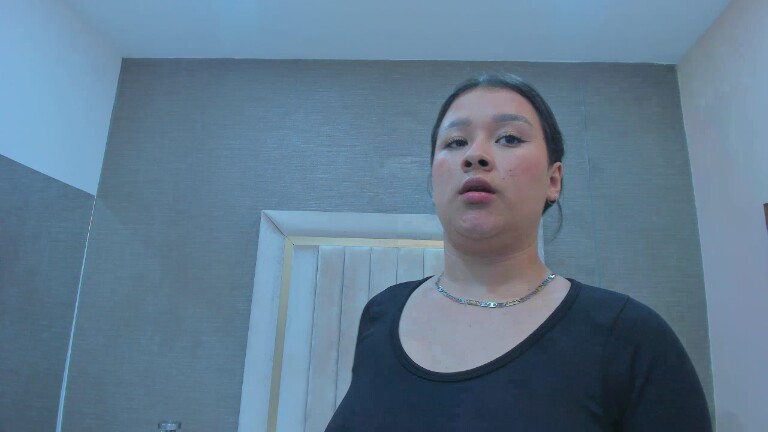 EmiRoseth's Streamate show and profile