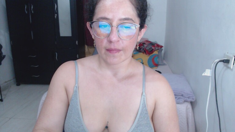 Girlhots's Streamate show and profile