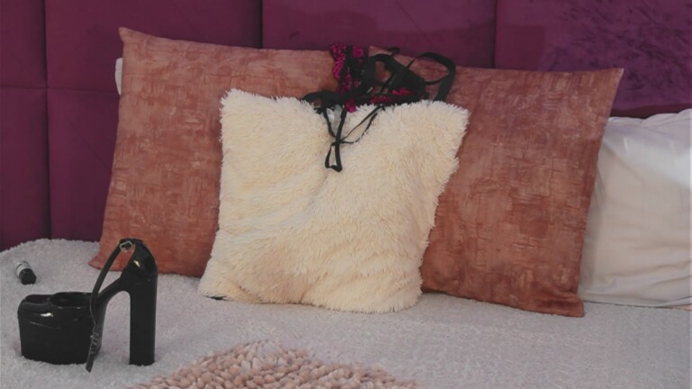 LaraOlsen's Streamate show and profile