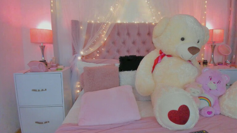 AlexandraWinterr's Streamate show and profile