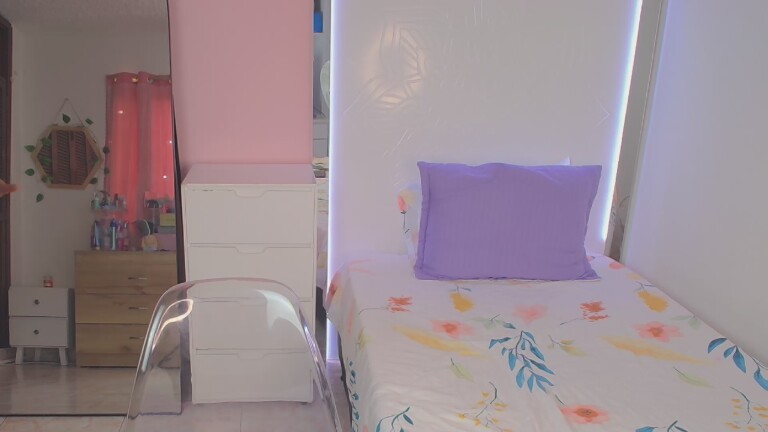 GABYHANK's Streamate show and profile