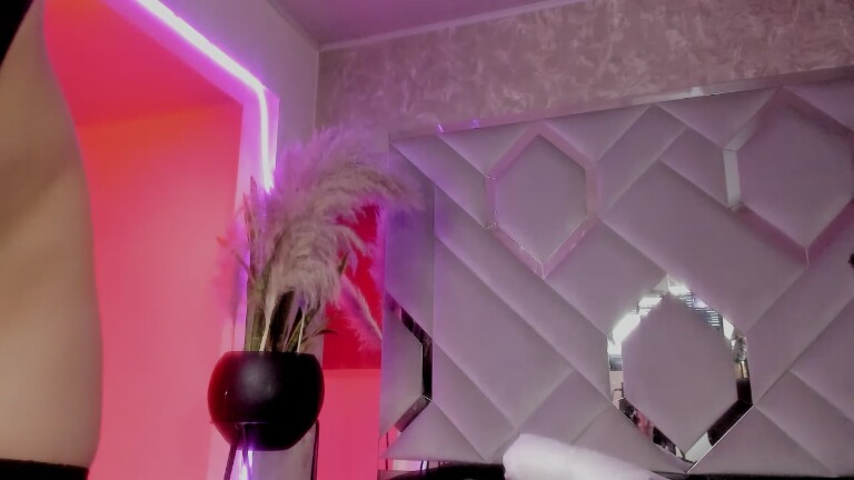 SaaraFoox's Streamate show and profile