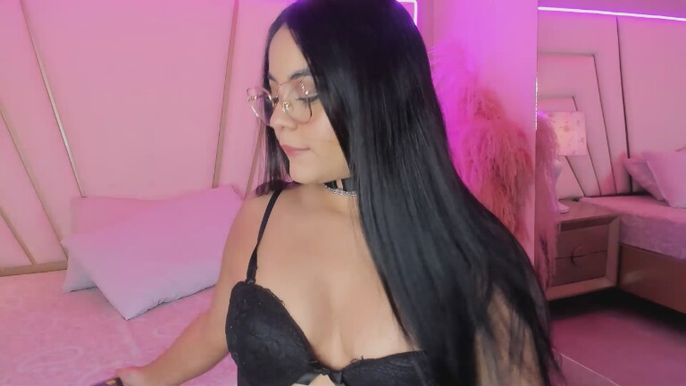 Sara_Devil's Streamate show and profile