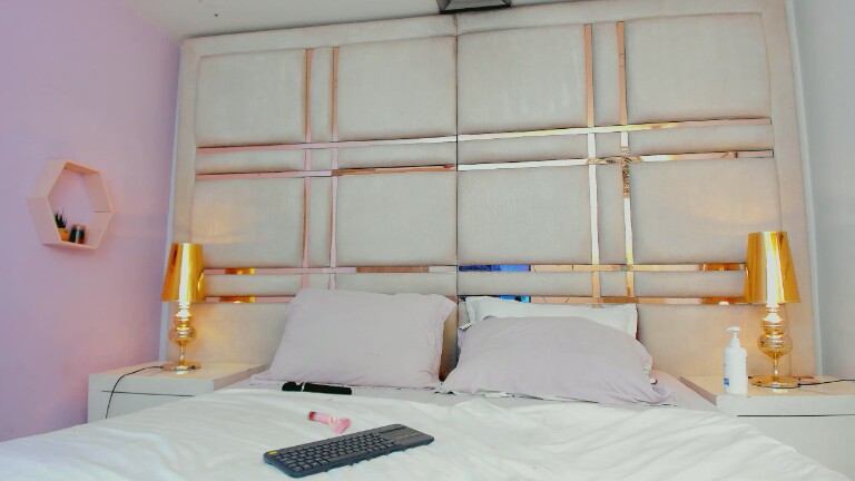 IsabellSanz's Streamate show and profile