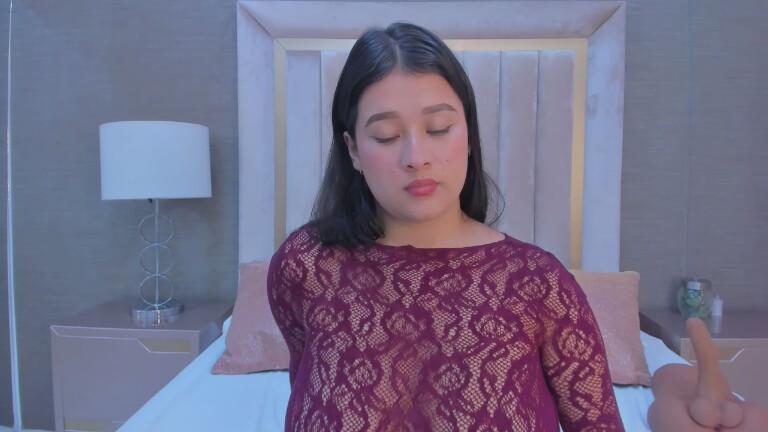 EmiRoseth's Streamate show and profile