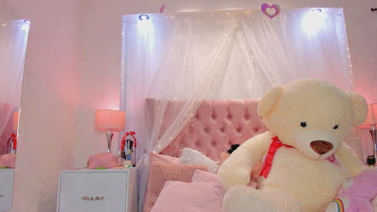 AlexandraWinterr's Streamate show and profile