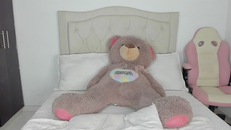 SofiaLara020's Streamate show and profile